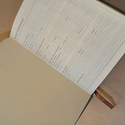 Página de datos personales y profesionales de la agenda