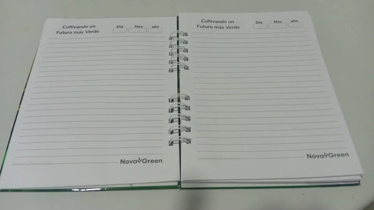 Hojas internas de agenda perpetua con casillas de día, mes y año, rayado y logotipo al pie