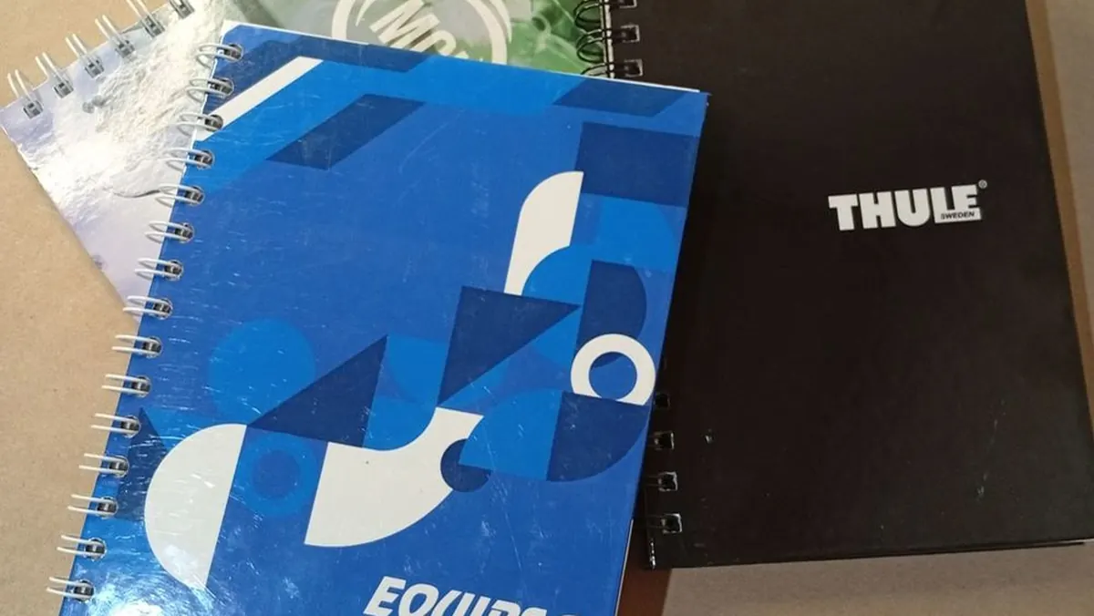 Cuadernos personalizados para empresas con tapa dura, portadas a full color y espiral doble O