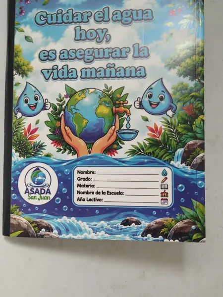 Cuaderno escolar cosido con portada ilustrada de una campaña sobre el agua