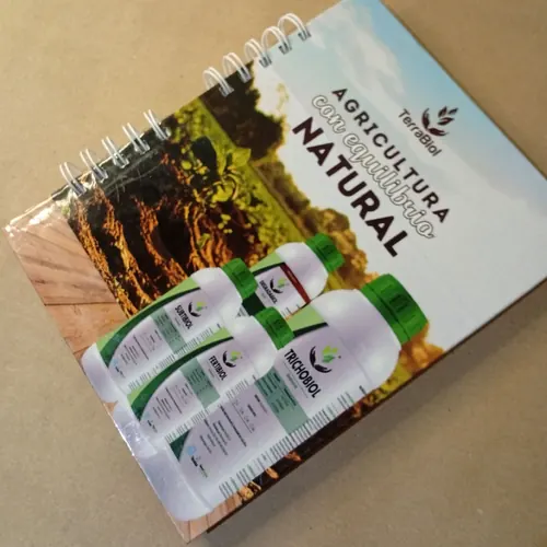 Cuaderno con portada de productos agrícolas y laminado brillante