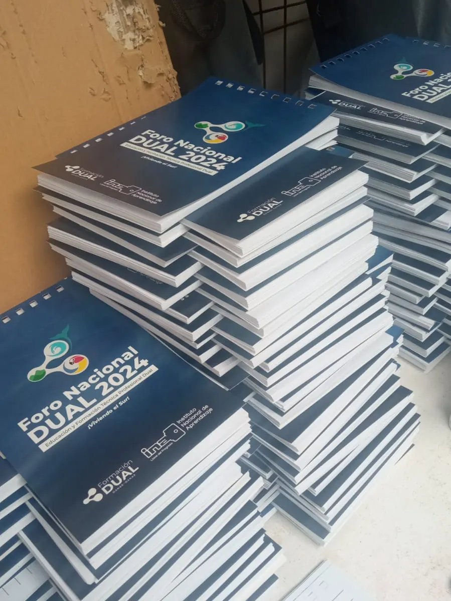 Cuadernos listos para entrega en un pedido por volumen