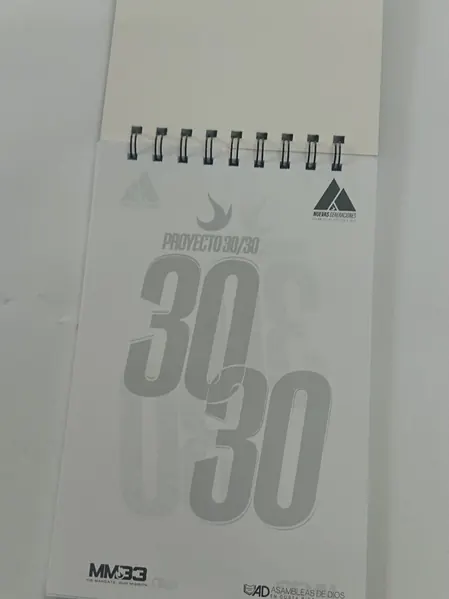 Interior de libreta con marca de agua del evento