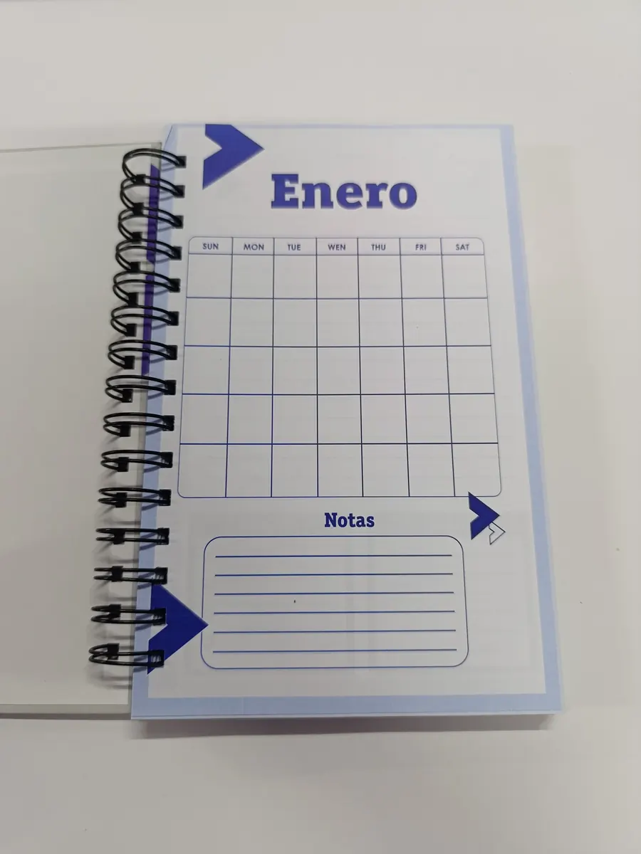 Página mensual de un planificador personalizado con calendario y espacio para notas